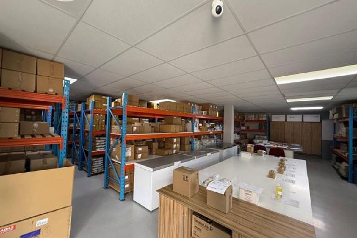 COMMERCIAL PROPERTY FOR SALE IN ALLEN'S NEK ROODEPOORT - Photo 3