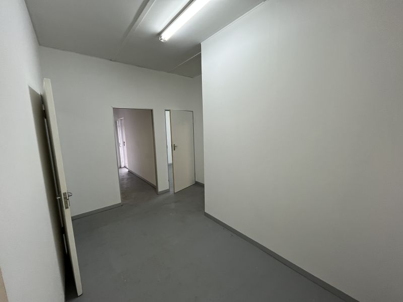 Prime Corner Light Industrial Unit in Prosperity Business Park. - Photo 8