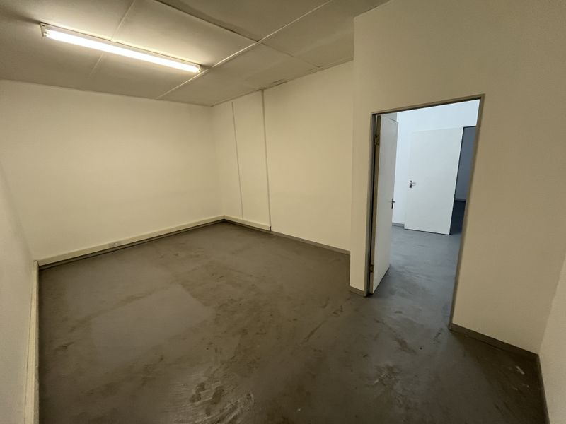 Prime Corner Light Industrial Unit in Prosperity Business Park. - Photo 7