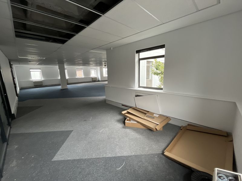 Spacious White-Box Office Ready for a Bespoke Fit-Out at Boundary Terraces - Photo 8