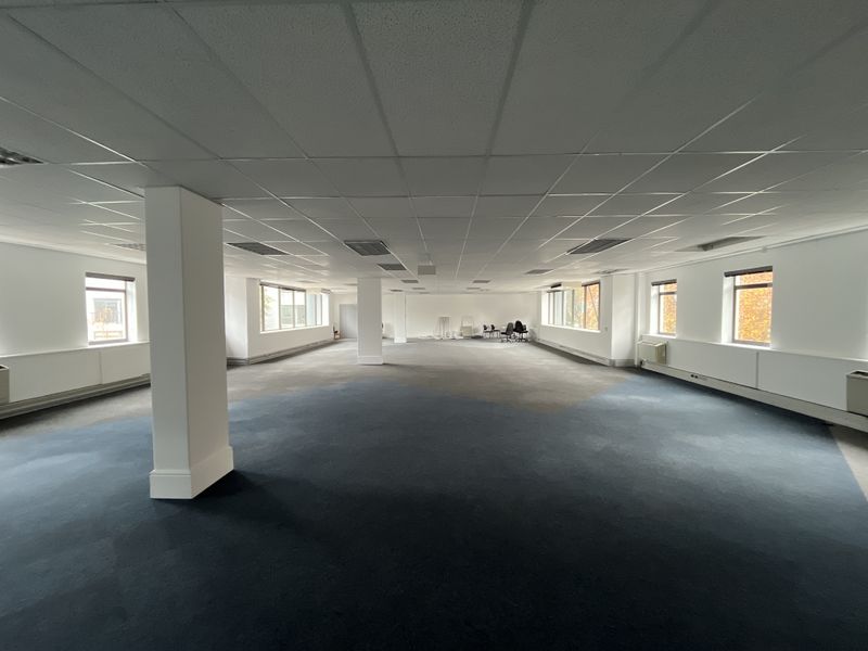 Spacious White-Box Office Ready for a Bespoke Fit-Out at Boundary Terraces - Photo 9