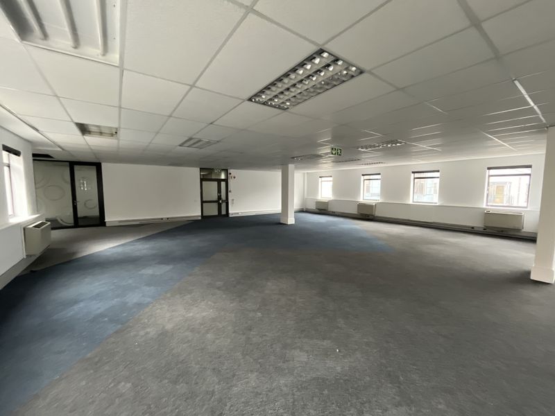 Spacious White-Box Office Ready for a Bespoke Fit-Out at Boundary Terraces - Photo 10