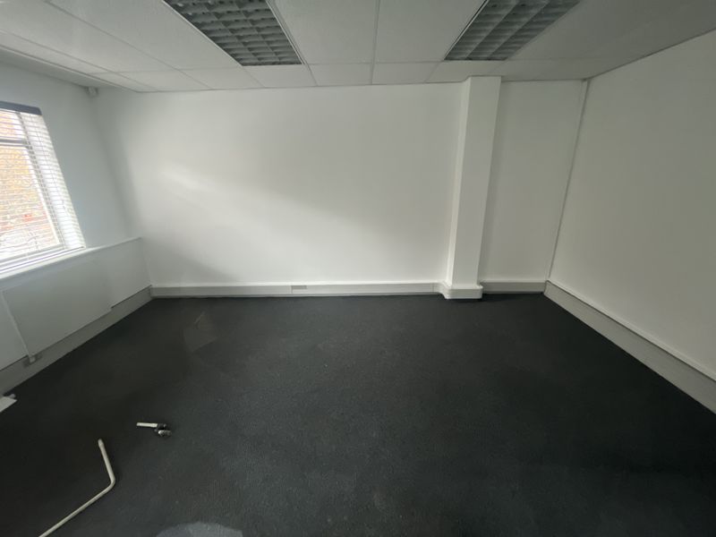 Spacious White-Box Office Ready for a Bespoke Fit-Out at Boundary Terraces - Photo 7