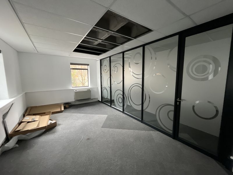 Spacious White-Box Office Ready for a Bespoke Fit-Out at Boundary Terraces - Photo 6