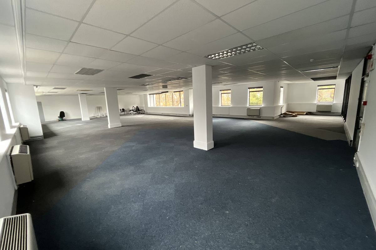 Spacious White-Box Office Ready for a Bespoke Fit-Out at Boundary Terraces - Photo 5