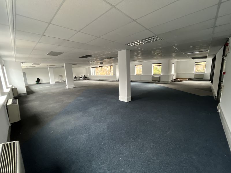 Spacious White-Box Office Ready for a Bespoke Fit-Out at Boundary Terraces - Photo 5