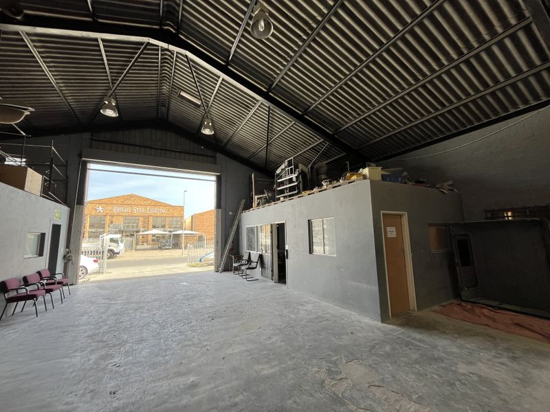 Secure Industrial Premises with Private Yard in Prime Montague Gardens Location - Photo 8