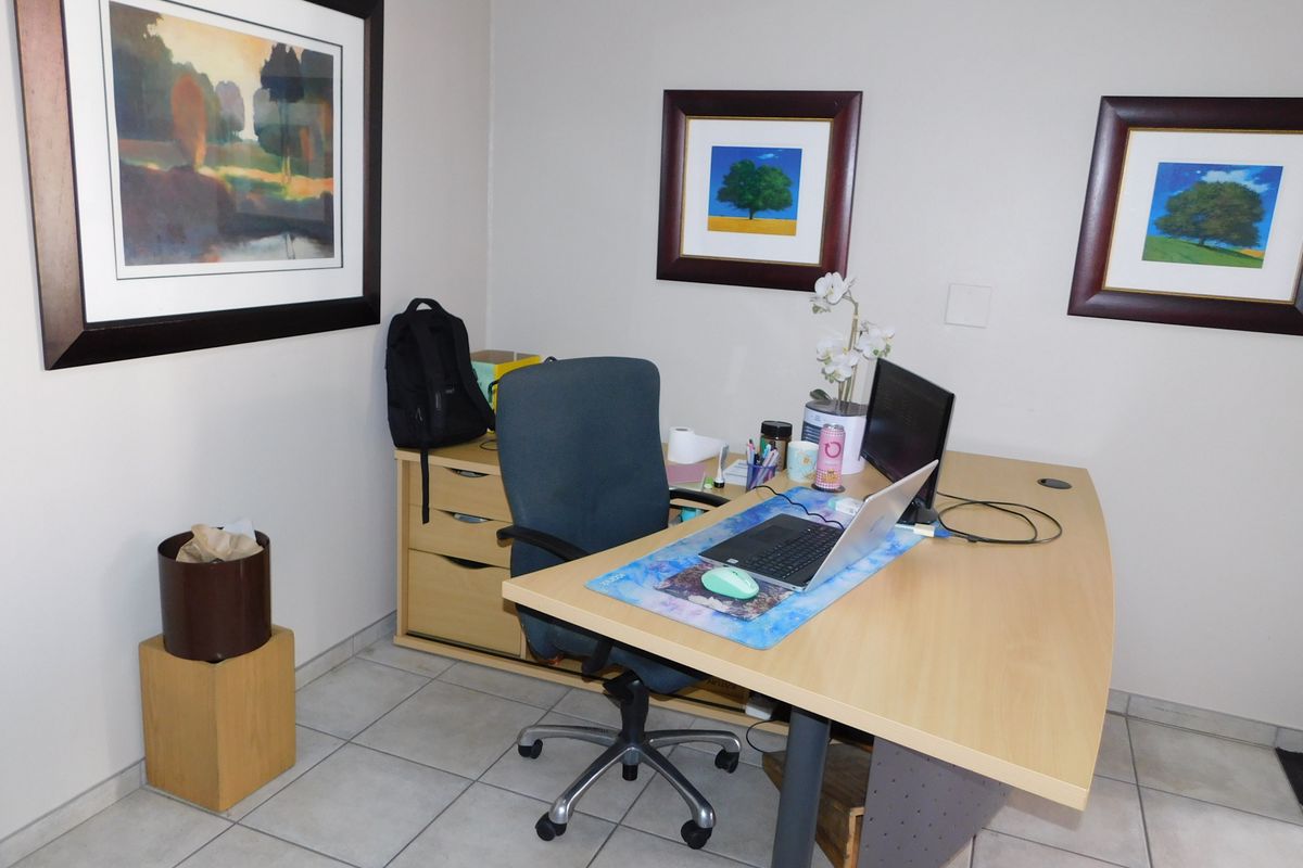 Neat Ground Floor Move In Ready Robindale Offices. - Photo 5