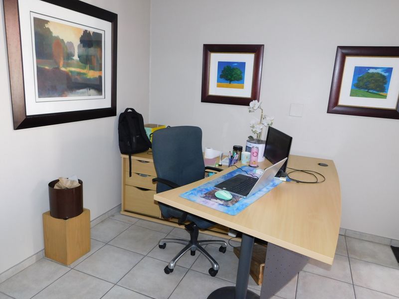Neat Ground Floor Move In Ready Robindale Offices. - Photo 5