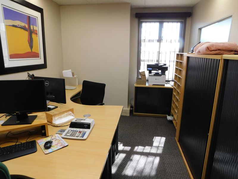 Neat Ground Floor Move In Ready Robindale Offices. - Photo 9