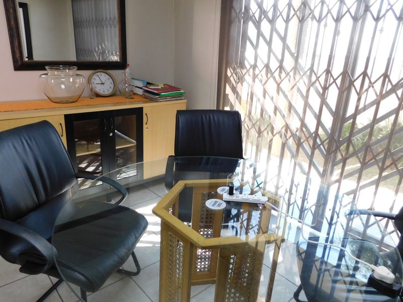 Neat Ground Floor Move In Ready Robindale Offices. - Photo 6