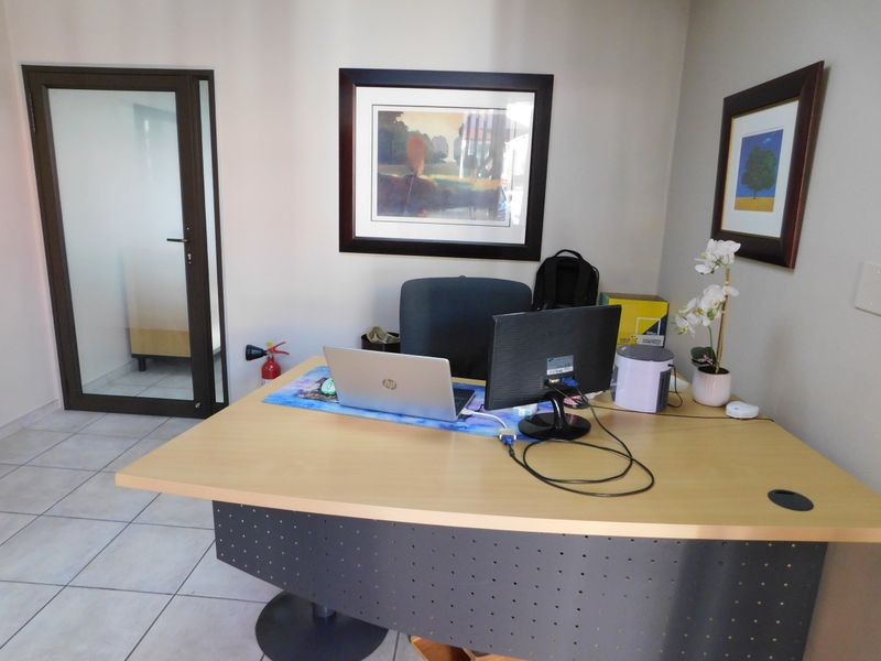 Neat Ground Floor Move In Ready Robindale Offices. - Photo 4