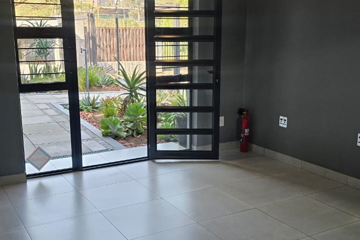 Office Space To let in popular complex - Photo 2