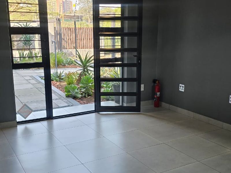 Office Space To let in popular complex - Photo 2