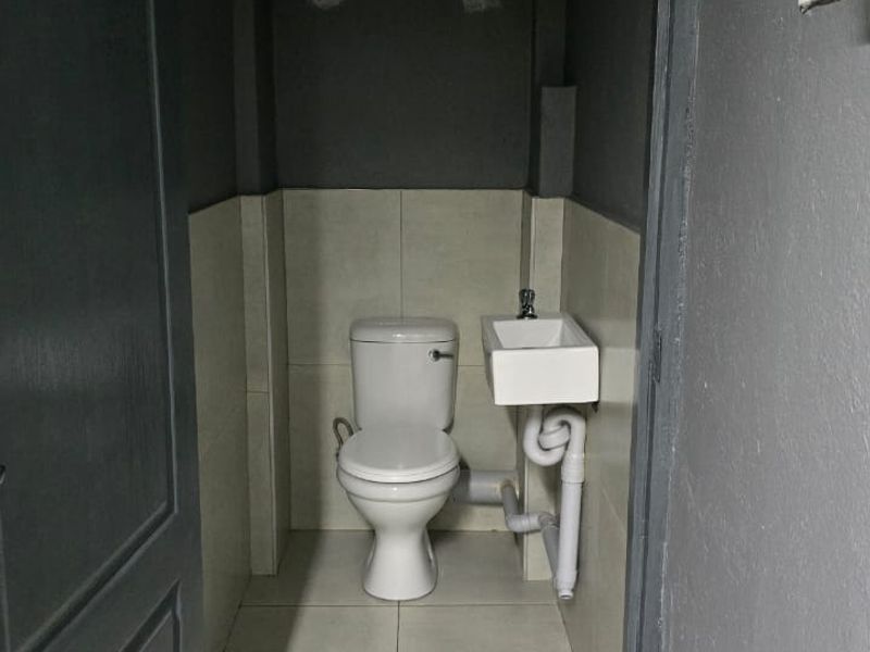 Office Space To let in popular complex - Photo 5