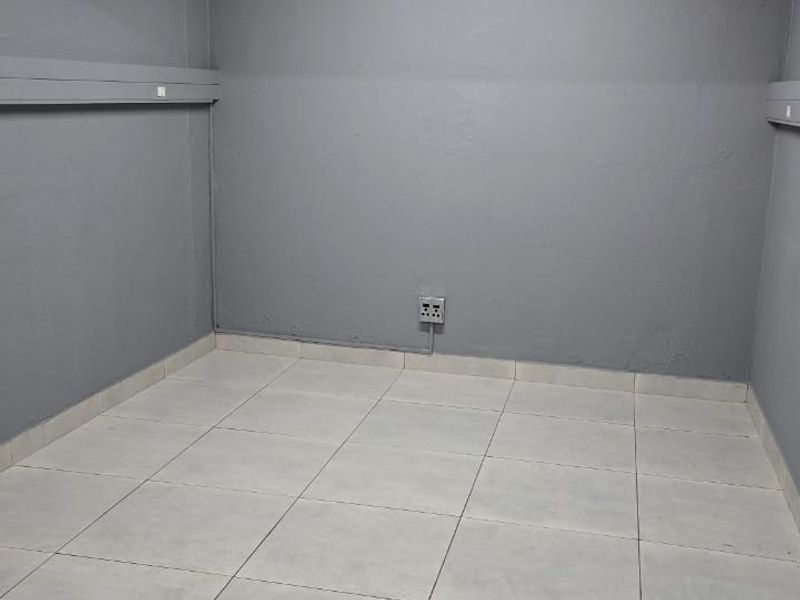 Office Space To let in popular complex - Photo 6
