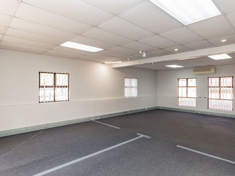 Neat And Sunny Robindale Workspace For Sale / To Let. - Photo 9