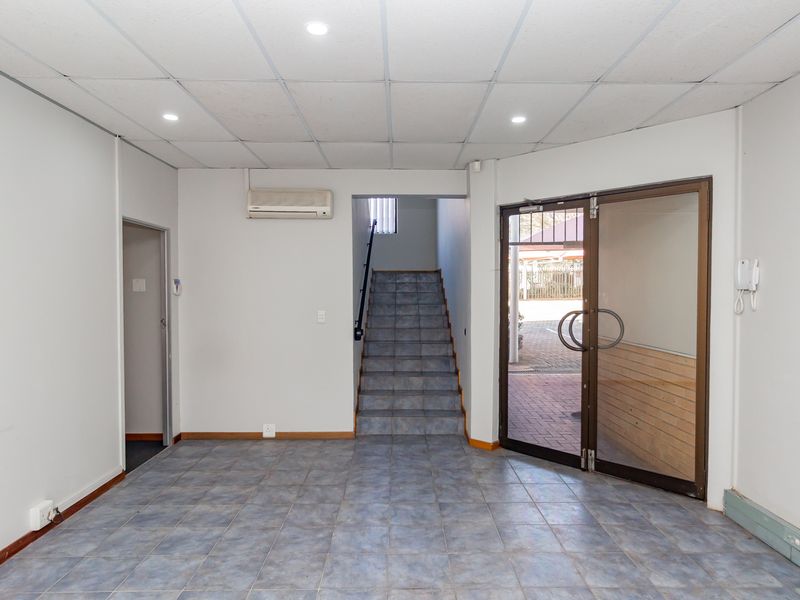 Neat And Sunny Robindale Workspace For Sale / To Let. - Photo 6