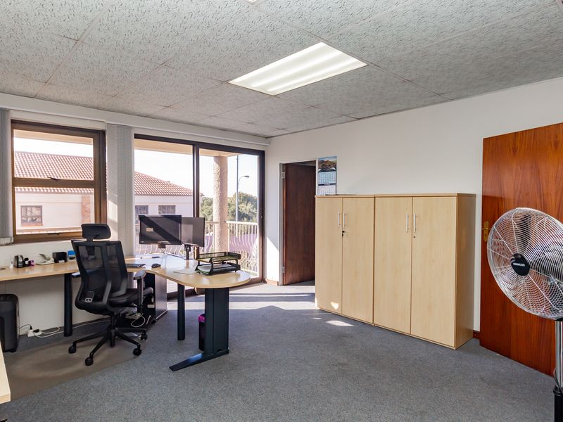 Neat And Sunny Robindale Workspace For Sale / To Let. - Photo 7