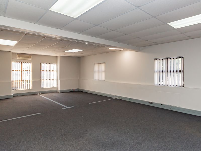 Neat And Sunny Robindale Workspace To Let / For Sale. - Photo 10