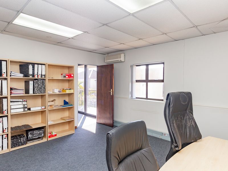 Neat And Sunny Robindale Workspace To Let / For Sale. - Photo 8