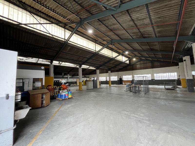 Prime 2500 squares Marconi Road Industrial Facility, Heart of Montage Gardens. - Photo 3