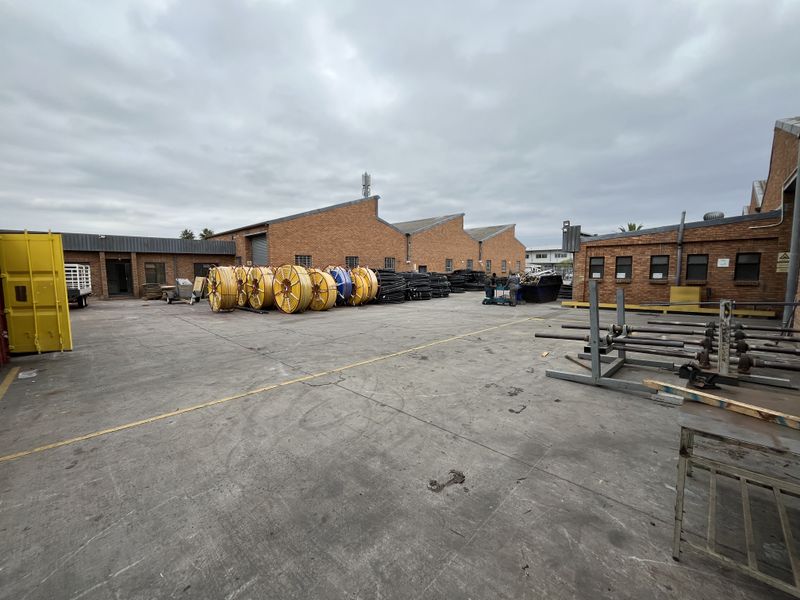 Prime 2500 squares Marconi Road Industrial Facility, Heart of Montage Gardens. - Photo 2