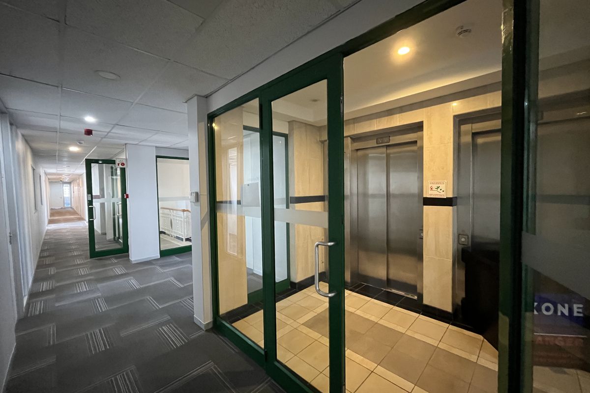Elevated Corner Office with Panoramic Mountain & Suburban Views. Brookside Office Park, Claremont - Photo 5