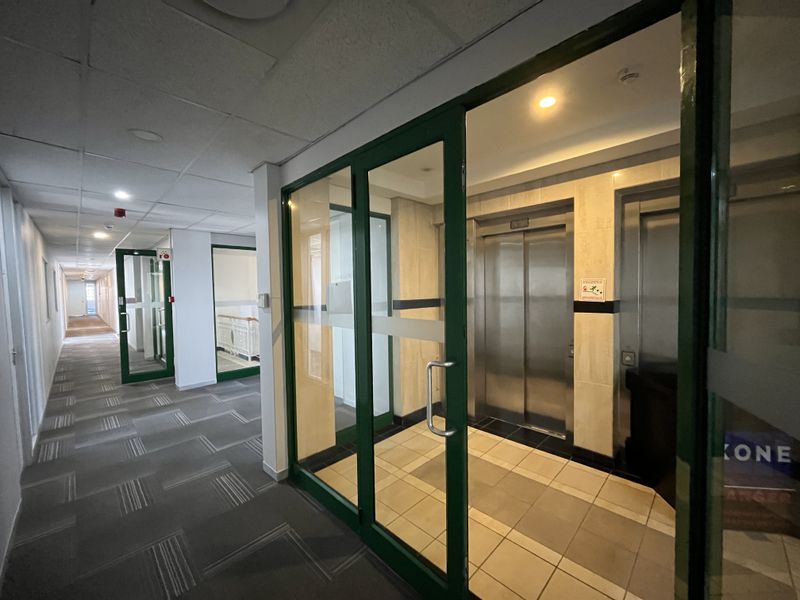 Elevated Corner Office with Panoramic Mountain & Suburban Views. Brookside Office Park, Claremont - Photo 5