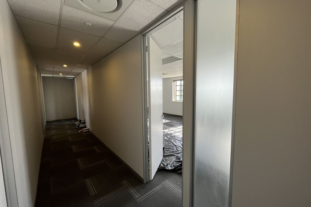 Elevated Corner Office with Panoramic Mountain & Suburban Views. Brookside Office Park, Claremont - Photo 4