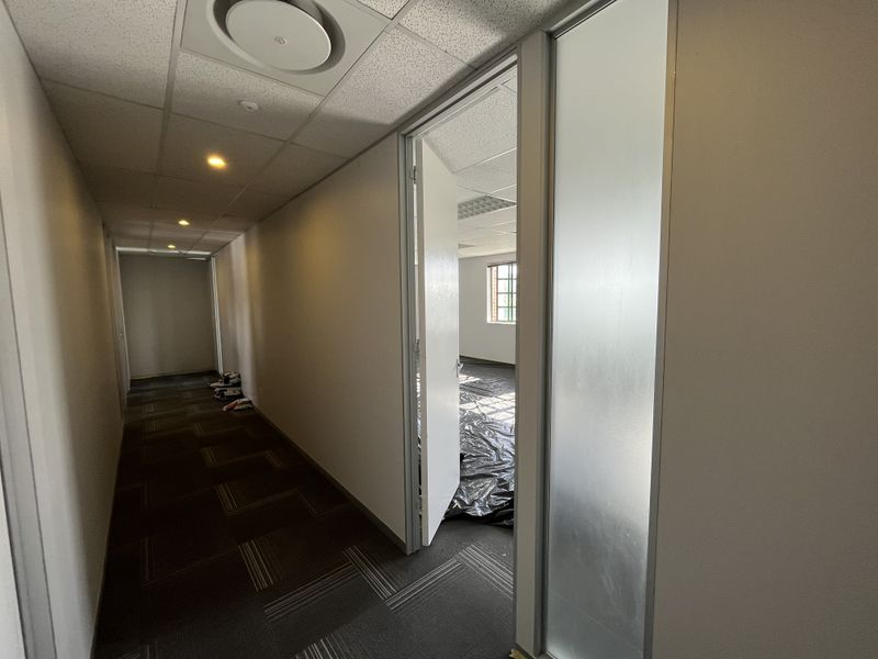 Elevated Corner Office with Panoramic Mountain & Suburban Views. Brookside Office Park, Claremont - Photo 4