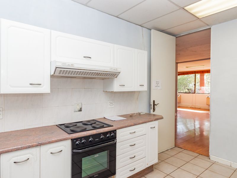 Smart And Secure Sandton Offices For Sale / To Let. - Photo 10