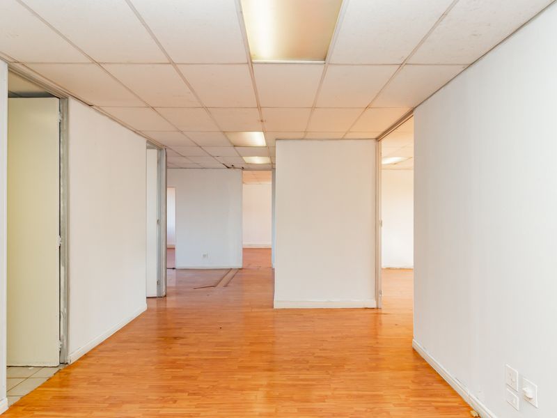 Smart And Secure Sandton Offices For Sale / To Let. - Photo 7