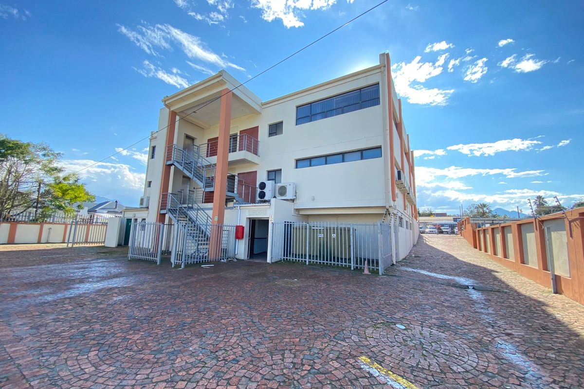 Building Rental Monthly In George - Photo 3