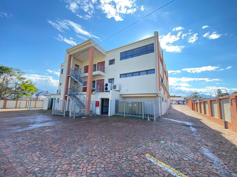 Building Rental Monthly In George - Photo 3