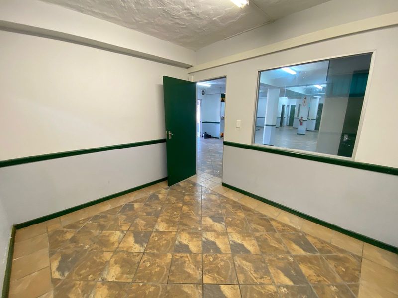 Building Rental Monthly In George - Photo 10