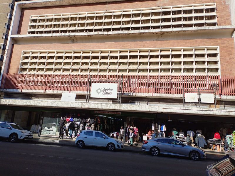 Commercial property for sale in Srings cetral - Photo 2