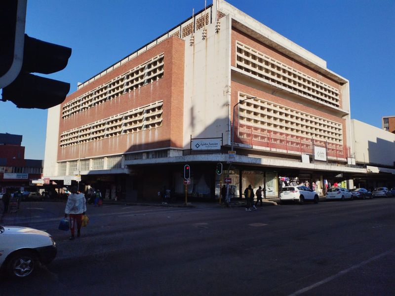 Commercial property for sale in Srings cetral - Photo 3