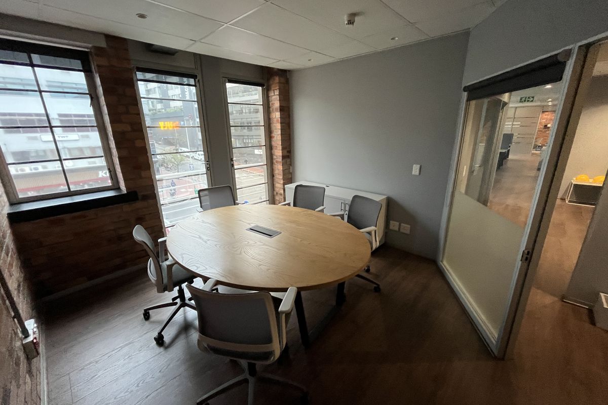 Turnkey A-Grade Office with Balcony Access and Exceptional Natural Light in Green Point - Photo 5