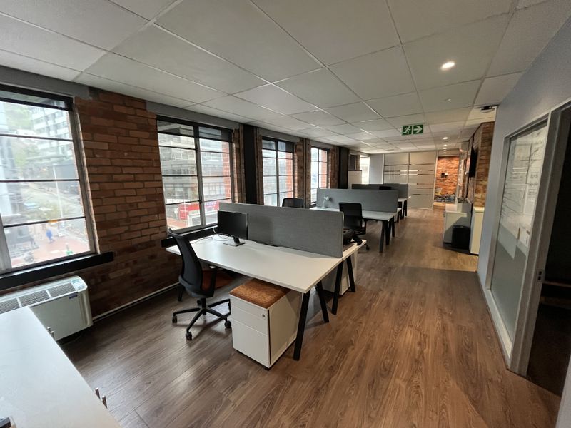 Turnkey A-Grade Office with Balcony Access and Exceptional Natural Light in Green Point - Photo 10