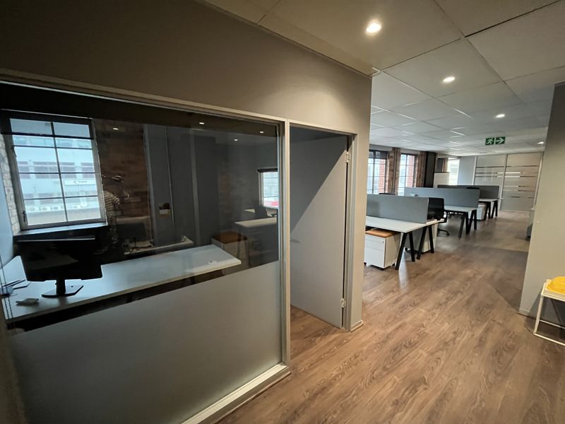Turnkey A-Grade Office with Balcony Access and Exceptional Natural Light in Green Point - Photo 6