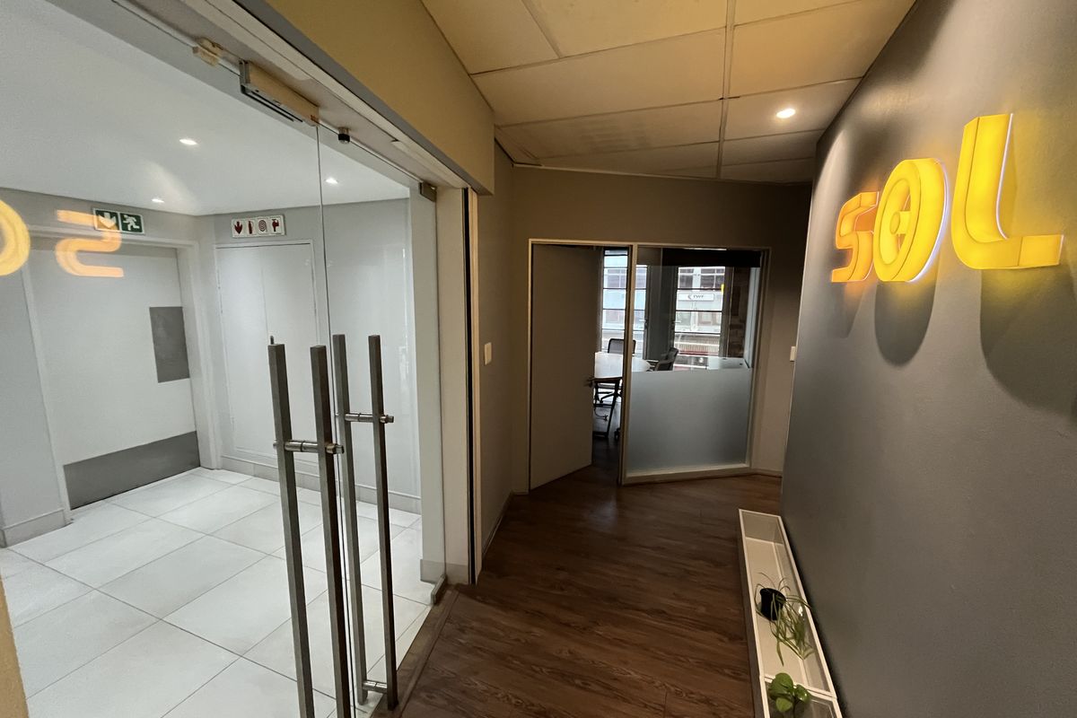 Turnkey A-Grade Office with Balcony Access and Exceptional Natural Light in Green Point - Photo 4