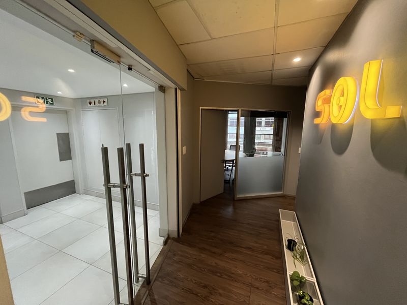 Turnkey A-Grade Office with Balcony Access and Exceptional Natural Light in Green Point - Photo 4