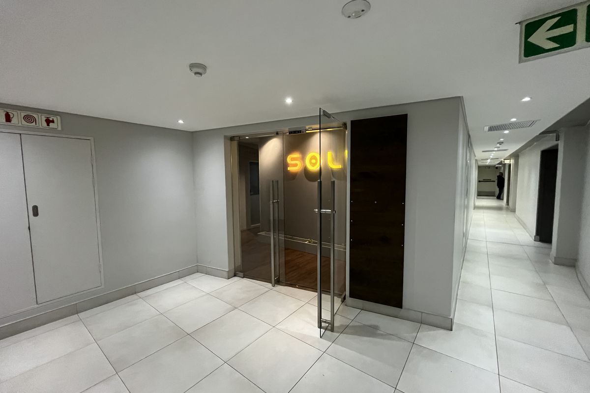 Turnkey A-Grade Office with Balcony Access and Exceptional Natural Light in Green Point - Photo 3