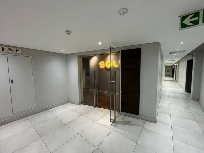 Turnkey A-Grade Office with Balcony Access and Exceptional Natural Light in Green Point - Photo 3