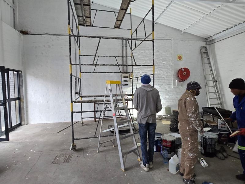 Freshly Refurbished Industrial Unit on Montague Drive. Prime Montague Gardens Location - Photo 4