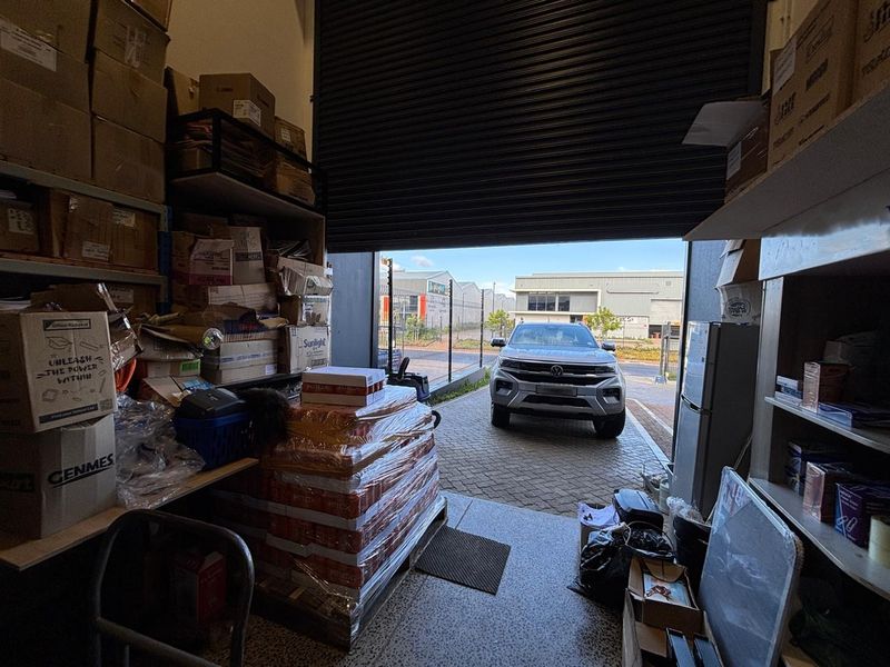 Modern 479m2 Warehouse To Let in Stonewood Industrial Park - Photo 10