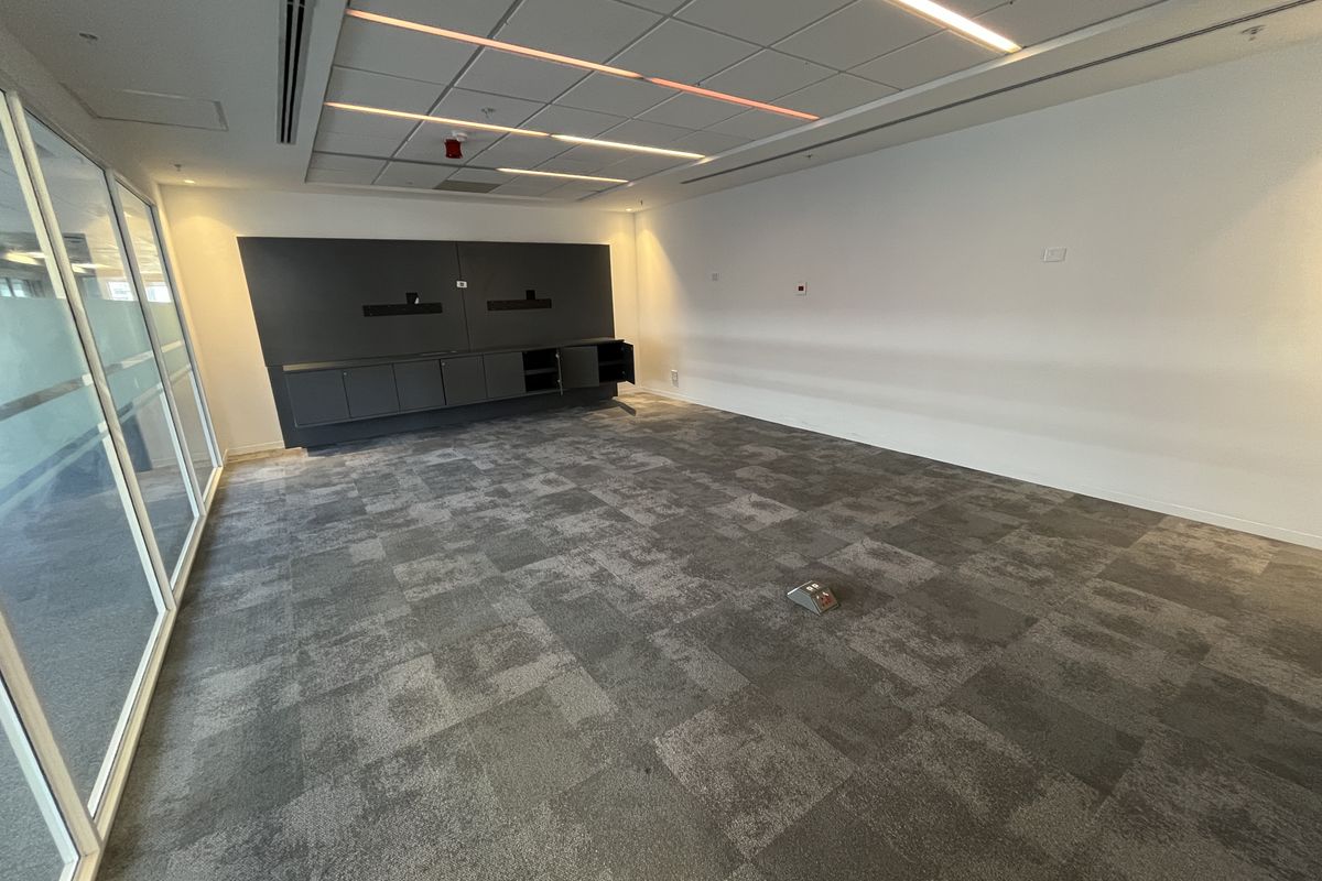 Prestigious Full-Floor Office Opportunity with Sweeping City & Harbour Views - Photo 5