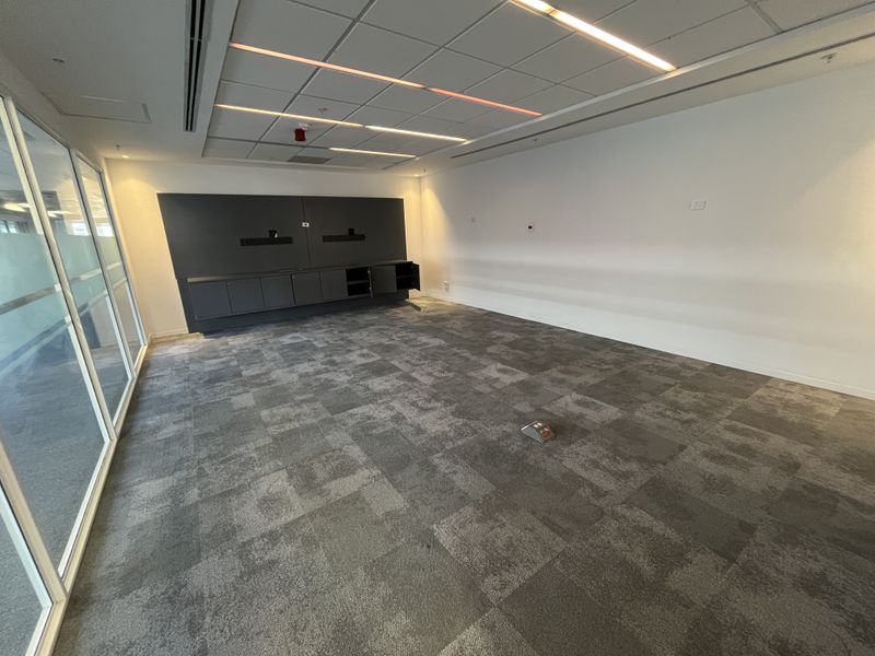Prestigious Full-Floor Office Opportunity with Sweeping City & Harbour Views - Photo 5