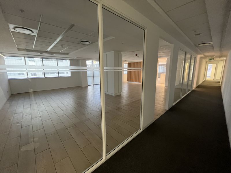 Prestigious Full-Floor Office Opportunity with Sweeping City & Harbour Views - Photo 8